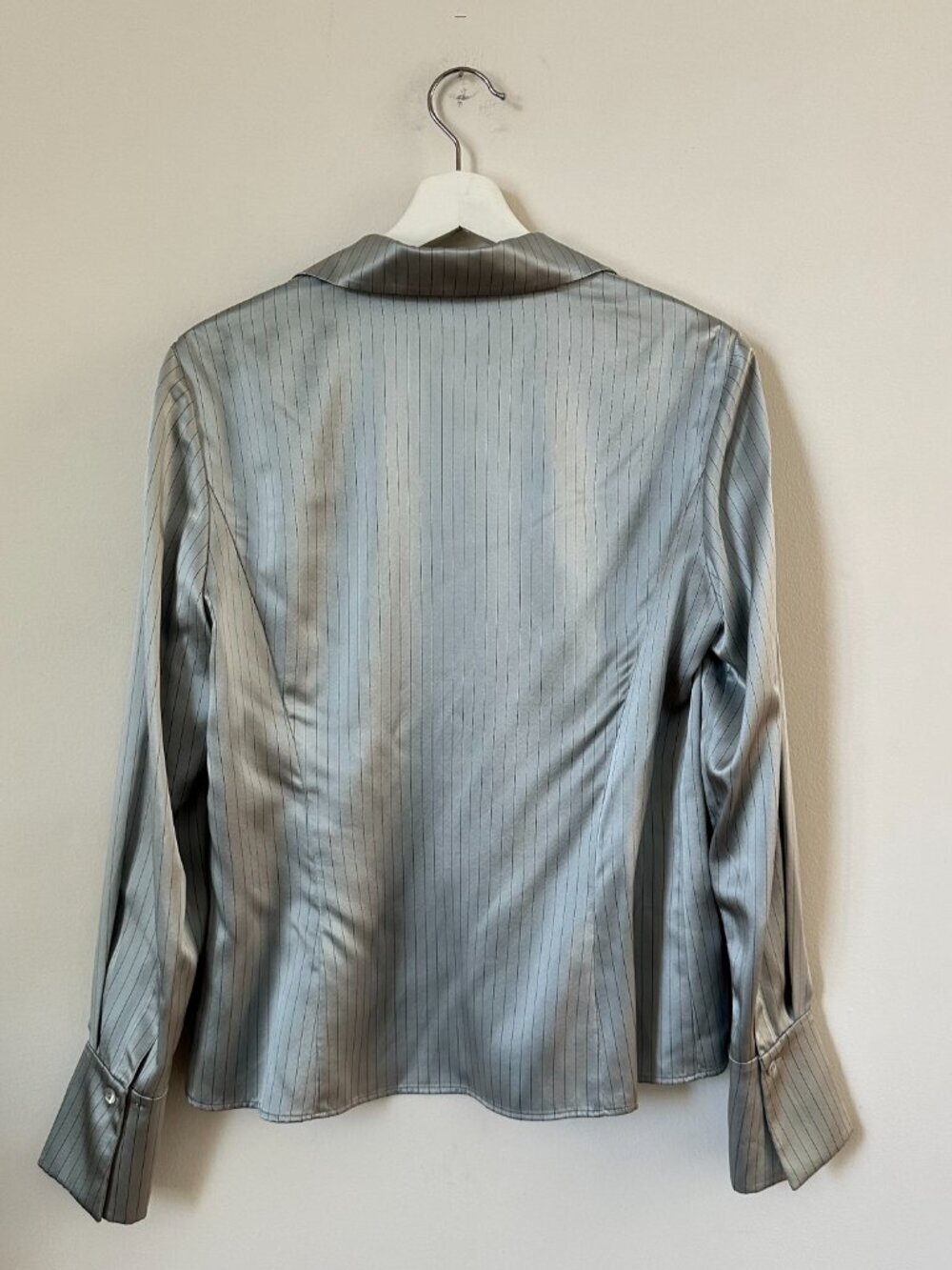 Lafayette 148 New York Vintage Slate Blue 100% Silk  Button Down Blouse Size 6 - Picture 3 of 9